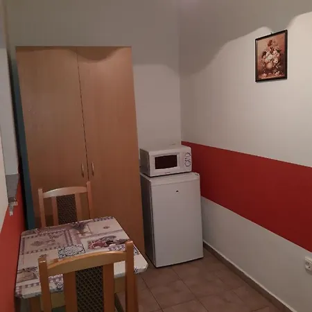 アパート Attila Vendeghaz ヘーヴィーズ