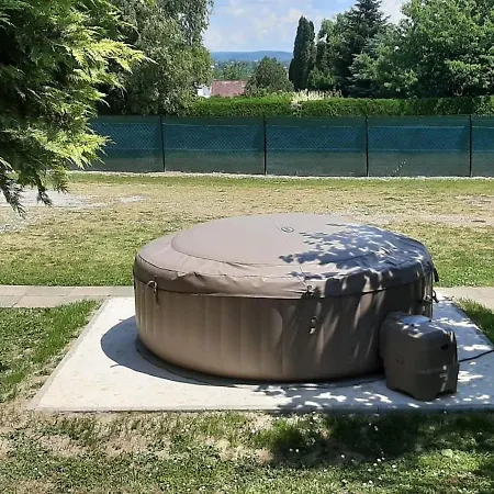 Attila Vendeghaz Appartement *