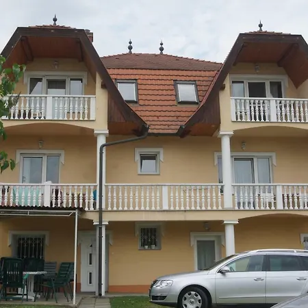 アパート Attila Vendeghaz *