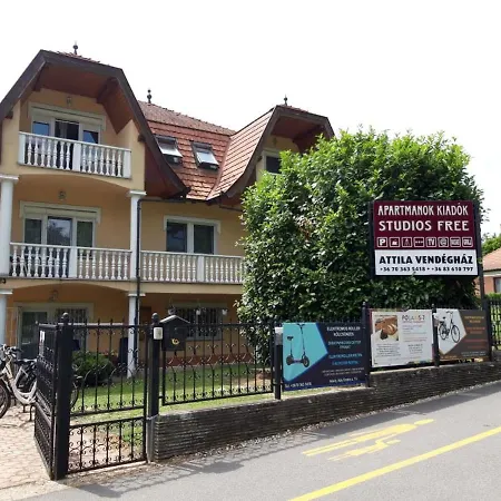 Attila Vendeghaz アパート *